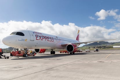 Un avión A321neo de Iberia Express en el Aeropuerto de Tenerife-Norte.