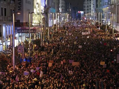 Imagen de la manifestación a su paso por la Gran Vía de Madrid.