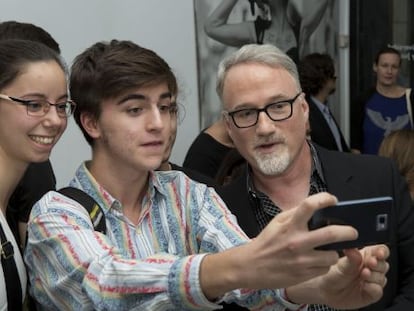 David Fincher se retrata con estudiantes en su clase magistral en Madrid.