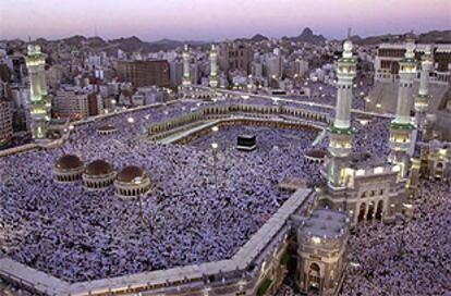 Cientos de miles de peregrinos rezan en la Meca  en febrero pasado.