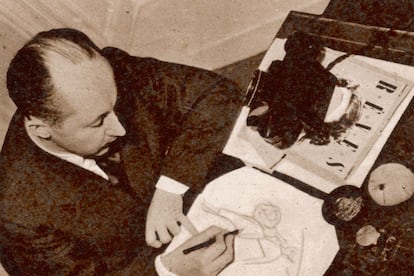  El maestro en pleno trabajo: Christian Dior dibuja un figurín New Look para una revista en 1948.