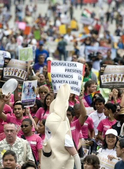 Marcha contra la homofobia en la cumbre del sida en México.