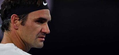 Federer, durante la semifinal contra Chung en Melbourne.