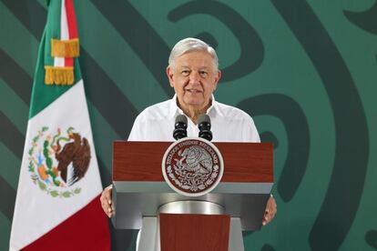 Andrés Manuel López Obrador, durante su conferencia matutina de este viernes, en Tuxtla Gutiérrez (Chiapas).