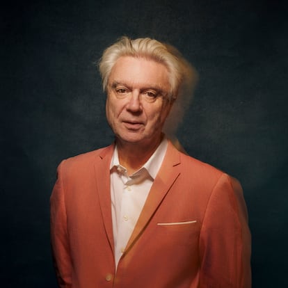 11/06/2025 - Reportaje Perfil con David Byrne, cantante, guitarrista y compositor - ©Manuel Vázquez -----PIEFOTO----- David Byrne, retratado en junio en Londres. El 5 de septiembre publica su nuevo álbum en solitario, 'Who Is the Sky?'.