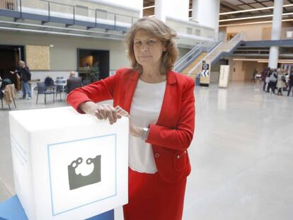 Silvia Costa, presidenta de la Comisión de Cultura del Parlamento Europeo, en la plaza pública de Tabakalera, en San Sebastián.