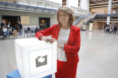 Silvia Costa, presidenta de la Comisión de Cultura del Parlamento Europeo, en la plaza pública de Tabakalera, en San Sebastián.