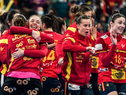 Las jugadoras de España celebran el pase a semifinales tras ganar a Alemania.