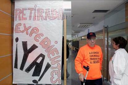 Protesta de los trabajadores del hospital de Leganés contra las supuestas represalias de la Comunidad de Madrid.