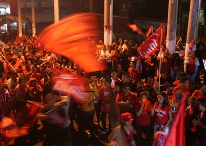 Supporters gather Sunday to hear Salvador S&aacute;nchez Cer&eacute;n (not pictured), presidential candidate for FMLN, speak.