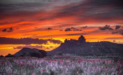 El castillo de Montearagón, en la localidad de Quicena, regala atardeceres espectaculares a finales de verano.