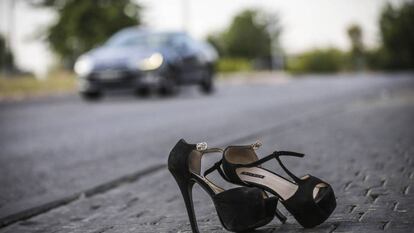Los zapatos de una prostituta en el polígono de Marconi de Madrid.