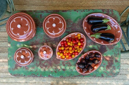 Juego de mesa de cerámica 'Cocotte Terracotta', cocción tradicional y barniz.