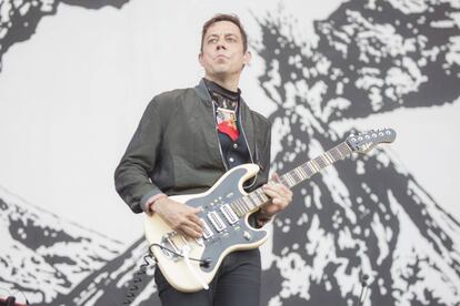 Jamie Hince, de The Kills, en concierto.