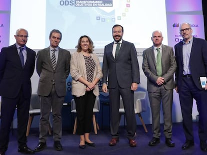 José Antonio Vega (director adjunto de CincoDías), José Antonio Alonso (catedrático de Economía aplicada de la UCM), Cristina Iglesias (directora ejecutiva de la Red Española del Pacto Mundial), Agustín Delgado (director de innovación y sostenibilidad de Iberdrola), Juan Llobell (director de comunicación de Iberdrola) y Miguel Jiménez (director de CincoDías)