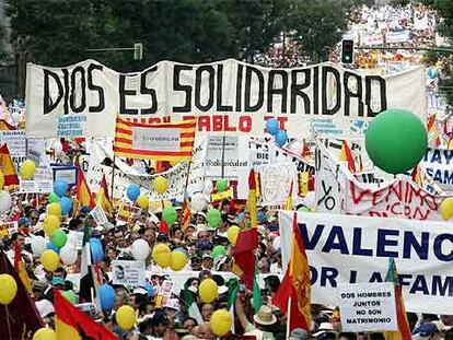 Manifestación contra el matrimonio gay convocada por el Foro de la Familia en junio de 2005.