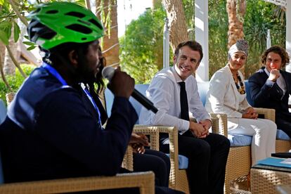 Costa habla en un acto de la COP27 sobre jóvenes africanos en presencia del presidente francés Emmanuel Macron.