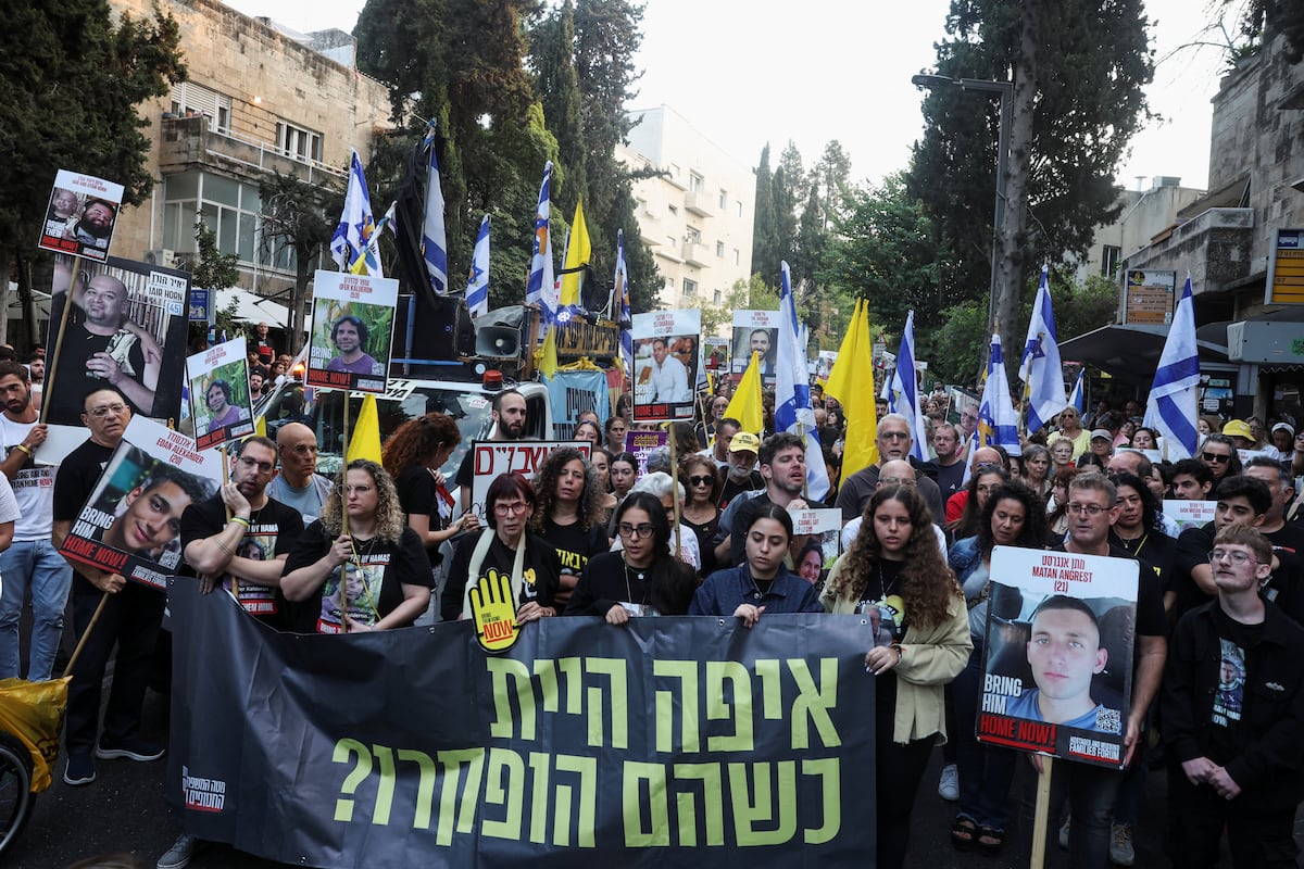 Conflict in the Middle East, Live | Hundreds of people gathered outside Netanyahu’s house on the first anniversary of the Hamas attack. international