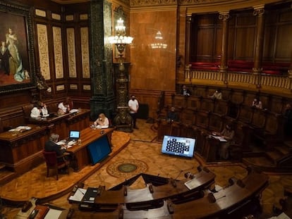 El pleno del Ayuntamiento de Barcelona de septiembre, con concejales conectados telemáticamente.