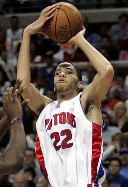 Prince cuajó un gran partido ante Cleveland y pone a Detroit arriba en las semifinales de la Conferencia Este.