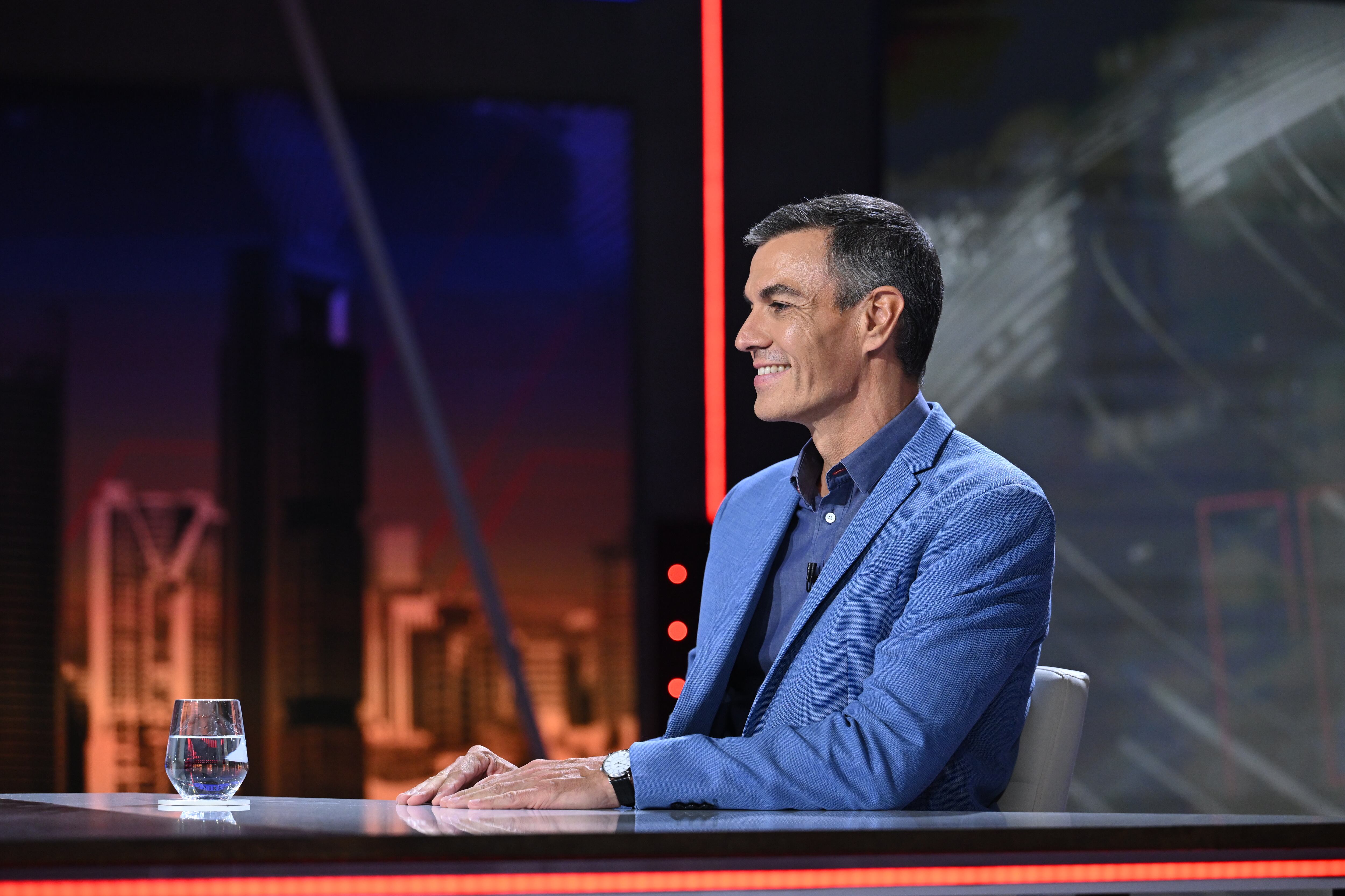 Sánchez se anima a sí mismo en el plató del Gran Wyoming