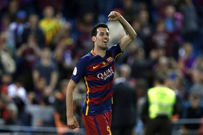 Busquets celebra la victòria del títol de Copa.