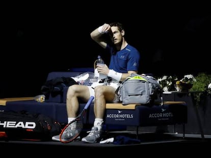 Andy Murray, durante un descanso en la final de París-Bercy.