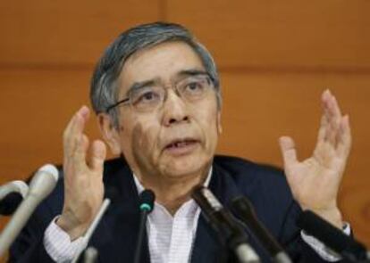 El gobernador del Banco de Japón, Haruhiko Kuroda, ofrece una rueda de prensa en la sede del BOJ en Tokio (Japón). EFE/Archivo