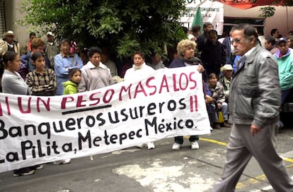 Protesta por el rescate bancario Fobaproa en Mxico, en julio 2002.