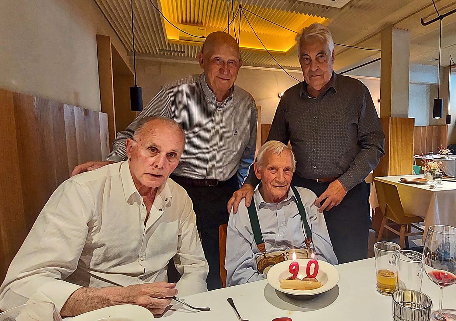 Amat, Calzado y Dinarés, en la visita sorpresa que le hicieron a Del Coso (segundo por la derecha) a Madrid cuando este cumplió 90 años.