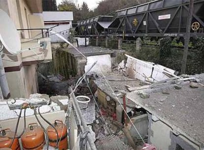 Destrozos causados por el explosivo colocado por ETA en Balmaseda, Vizcaya