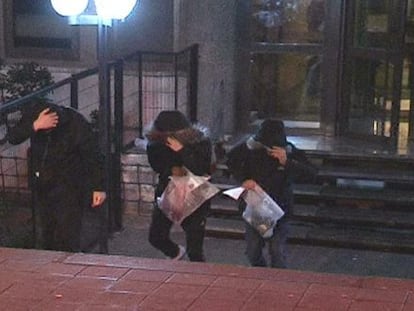 Imagen de archivo de varios implicados saliendo de los juzgados