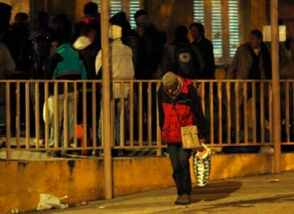 Centenares de personas sin hogar desbordaban la capacidad de los albergues municipales en el invierno de 2008.