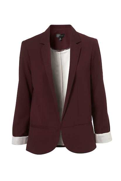 El burdeos no podrá faltar en tu armario el próximo otoño. Esta chaqueta es de TopShop (66 euros aprox).