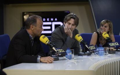 De izquierda a derecha, Jos&eacute; Antonio Marcos, Javier del Pino y Gemma Nierga, conductores de algunos programas de la cadena SER.