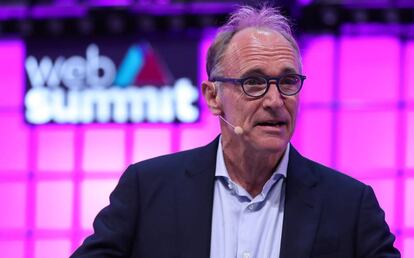 Tim Berners-Lee habla durante el Web Summit de 2018 en Lisboa, Portugal.