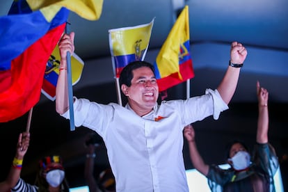 Andrés Arauz, candidato a la presidencia de Ecuador, tras el cierre de campaña en Quito, este jueves.