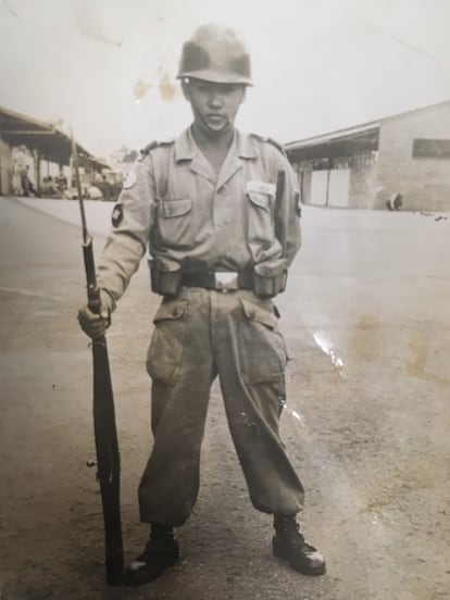 Carlos Arturo Gallón en el Ejército colombiano.