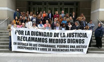 Concentración de jueces ante el Tribunal Superior de Justicia del País Vasco, el pasado 17 de mayo.