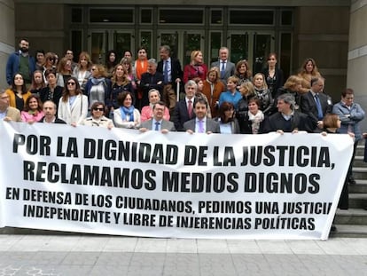 Concentración de jueces ante el Tribunal Superior de Justicia del País Vasco, el pasado 17 de mayo.