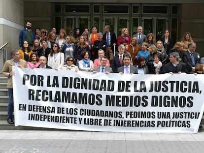 Concentración de jueces ante el Tribunal Superior de Justicia del País Vasco, el pasado 17 de mayo.