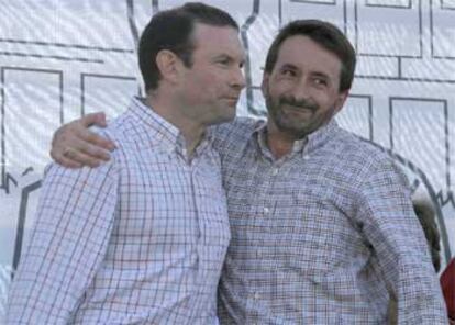 El &#39;lehendakari&#39; (izqda.) y el presidente del PNV celebran en Foronda el Alberdi Eguna.