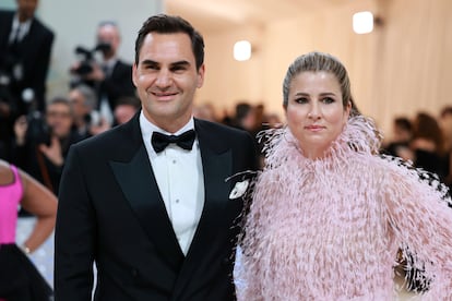 Roger Federer y Mirka Vavrinec. Pese a que la figura de Mirka en las gradas ha acompañado a los fans del tenis durante las dos décadas de dominación del inolvidable campeón suizo, pocos saben que ella también fue tenista profesional con una corta carrera lastrada por las lesiones. Ambos se conocieron muy jóvenes, compartiendo delegación en los Juegos de Sídney, y el flechazo fue inmediato. Pese a que ninguno consiguió medalla aquel verano, en su última noche en la villa olímpica certificaron el comienzo de su historia de amor dándose su primer beso.