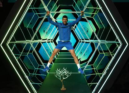 Djokovic celebra su triunfo en París-Barcy, este domingo en el Accor Arena de la capitán francesa.