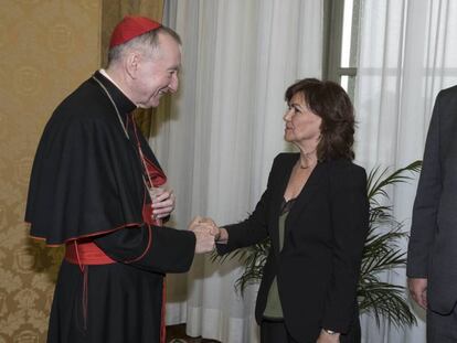 La vicepresidenta del Gobierno, Carmen Calvo, y el secretario de Estado del Vaticano, Pietro Parolin, el pasado 29 de octubre en Roma.