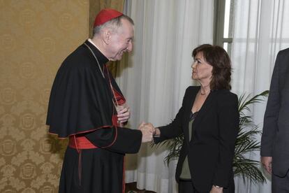 La vicepresidenta del Gobierno, Carmen Calvo, y el secretario de Estado del Vaticano, Pietro Parolin, el pasado 29 de octubre en Roma.