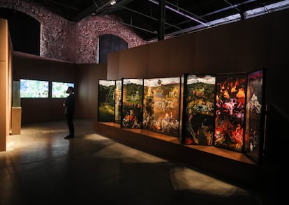 La exposición de la colección SOLO en la Nave 16 de Matadero se inspira en 'El Jardín de las Delicias' de El Bosco. 
