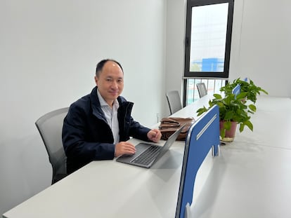 El biofísico chino He Jiankui, en su nueva oficina de Pekín.