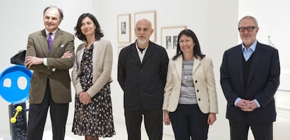 De izquierda a derecha, el galerista Guillermo de Osma, Mercedes Basso, directora general de la Fundaci&oacute;n Arte y Mecenazgo, el pintor Carlos Le&oacute;n, Elisa Dur&aacute;n, directora adjuntade la Fundaci&oacute;n Bancaria la Caixa, y el coleccinoista Jos&eacute; Mar&iacute;a Lafuente.