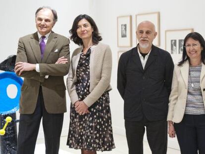 De izquierda a derecha, el galerista Guillermo de Osma, Mercedes Basso, directora general de la Fundaci&oacute;n Arte y Mecenazgo, el pintor Carlos Le&oacute;n, Elisa Dur&aacute;n, directora adjuntade la Fundaci&oacute;n Bancaria la Caixa, y el coleccinoista Jos&eacute; Mar&iacute;a Lafuente.